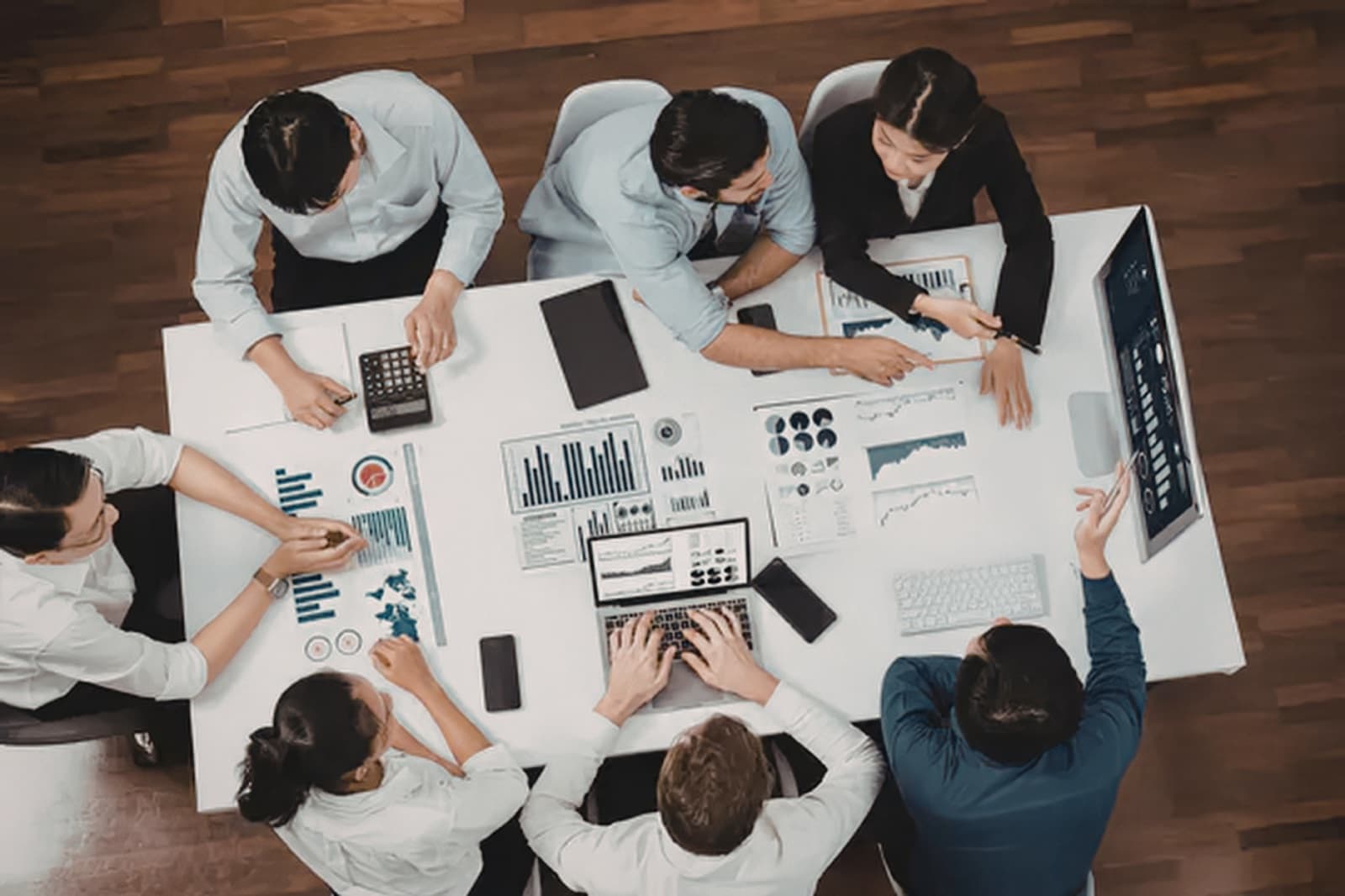 Professional wealth management consultation between advisor and client